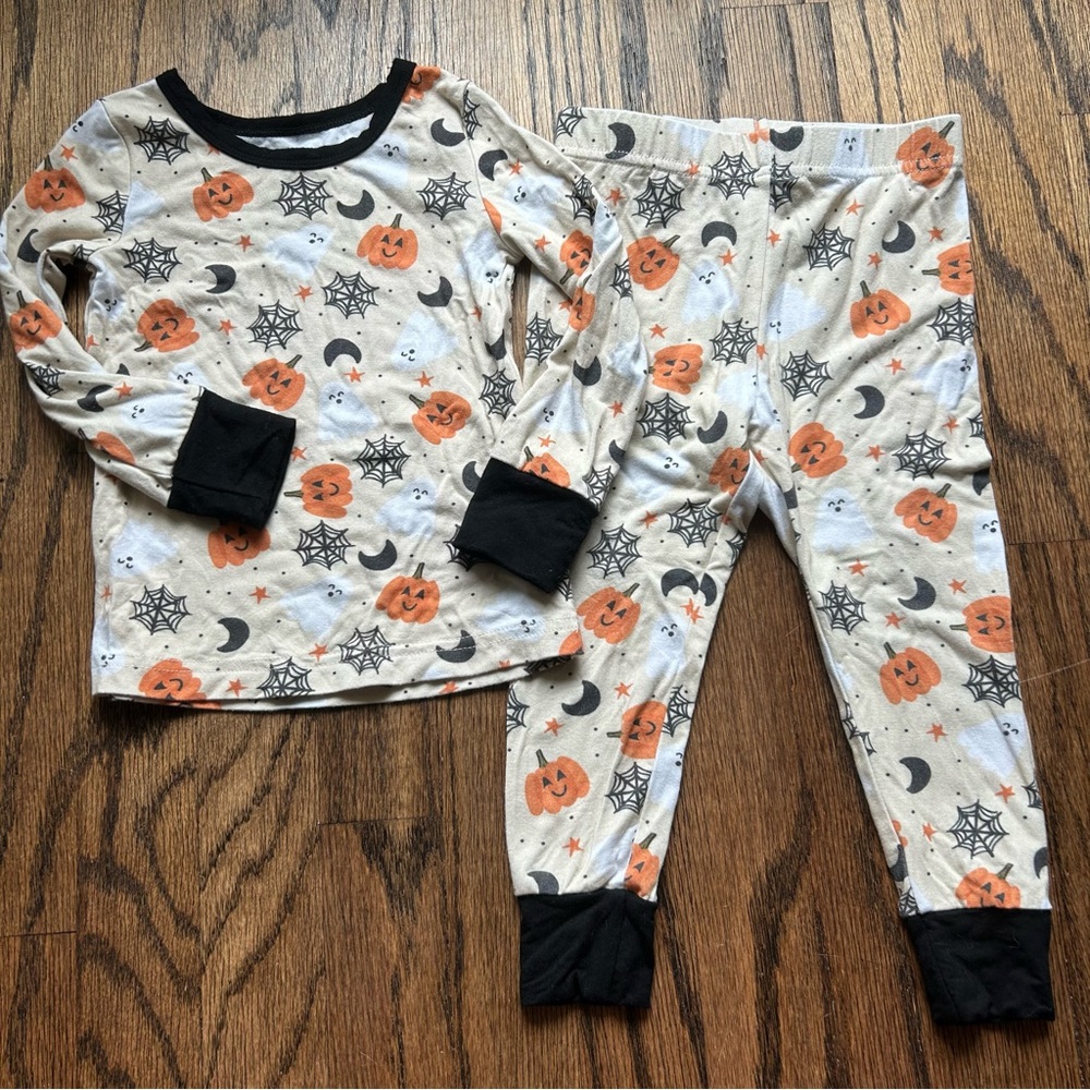 Caden Lane Halloween Pumpkin and Spider Web Pajama Set